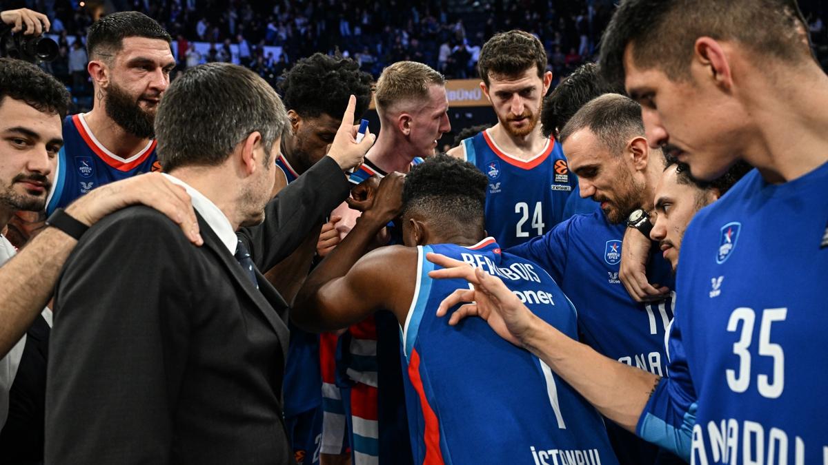 Anadolu Efes'in THY Avrupa Ligi'ndeki rakibi Zalgiris