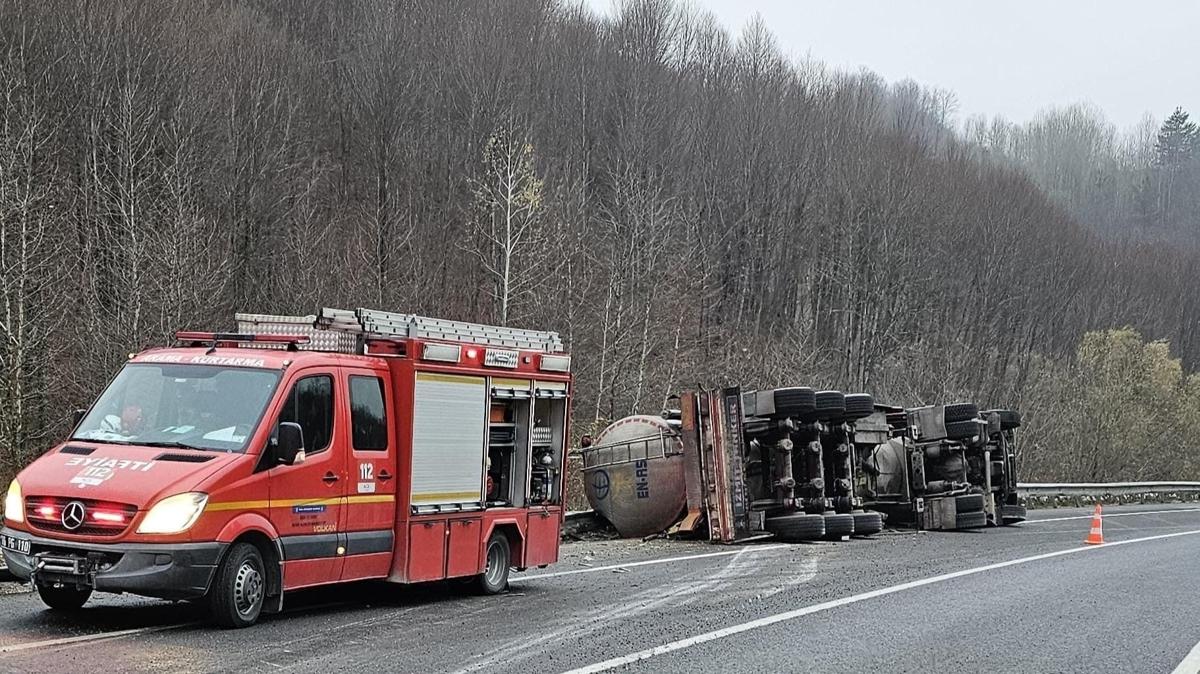 Asit tayan tankerin devrilmesi sonucu 1 kii hayatn kaybetti: Jandarmadan blge sakinlerine uyar 