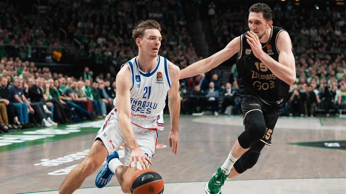 Anadolu Efes, Zalgiris deplasmannda kaybetti