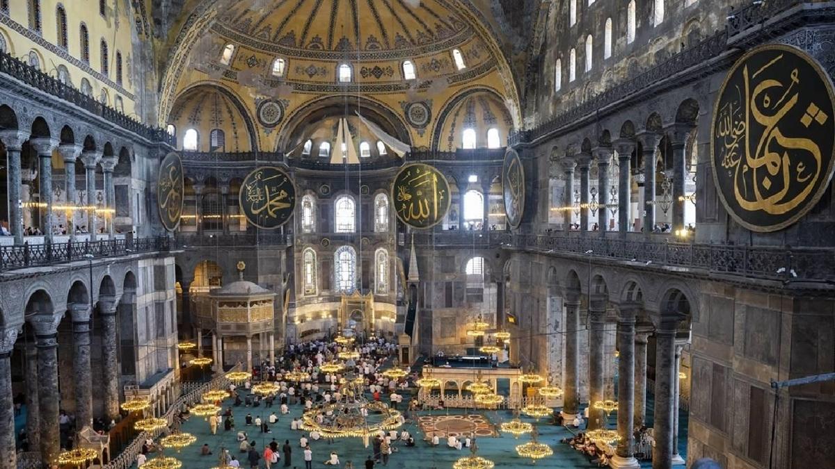 Ayasofya Camii'nin kubbesi restorasyon iin sklecek