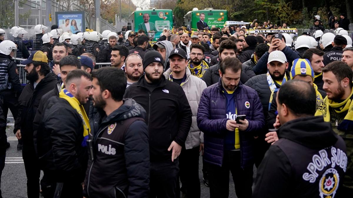 Fenerbaheli taraftarlar Tpra Stad'na ulat