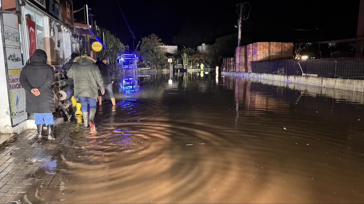 Bodrum'da kuvvetli saanak nedeniyle evleri su bast