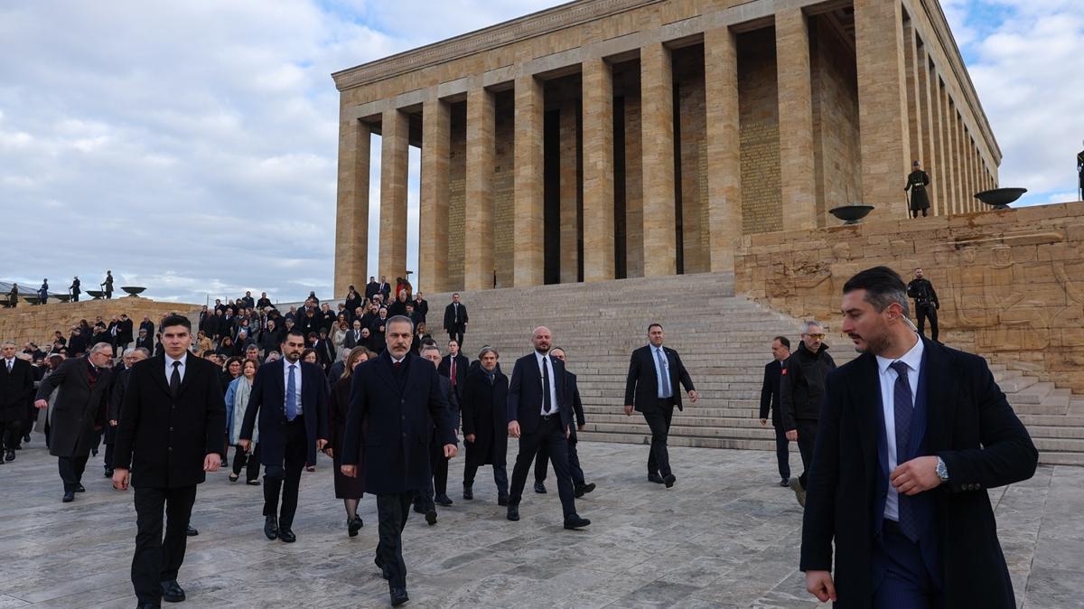 Bakan Fidan, bykelilerle Antkabir'i ziyaret etti