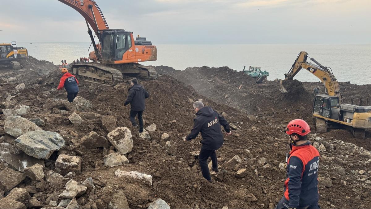 Karadeniz Sahil Yolu'nda almalar devam ediyor