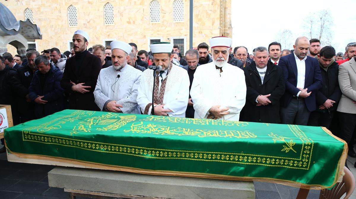 Heyelan altında kalarak hayatını kaybeden 4 kişinin cenazesi memleketlerinde defnedildi