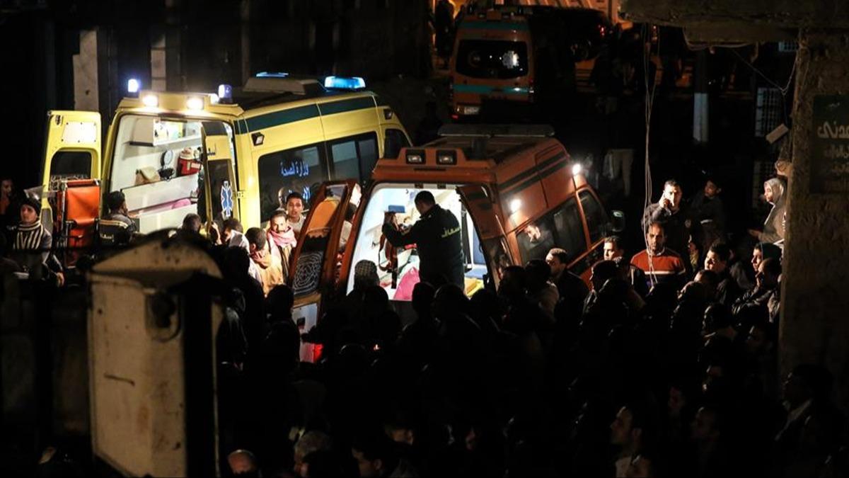 Msr'da bir binann kmesi sonucu 8 kii hayatn kaybetti
