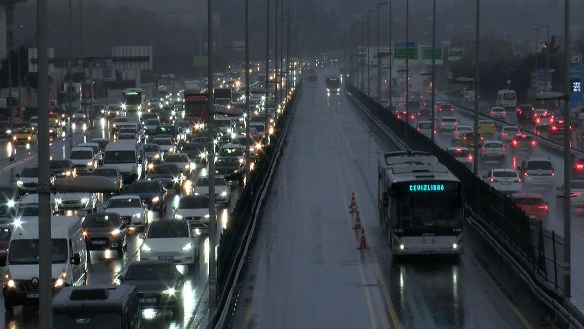 stanbul'da trafik younluu yzde 70 olarak lld