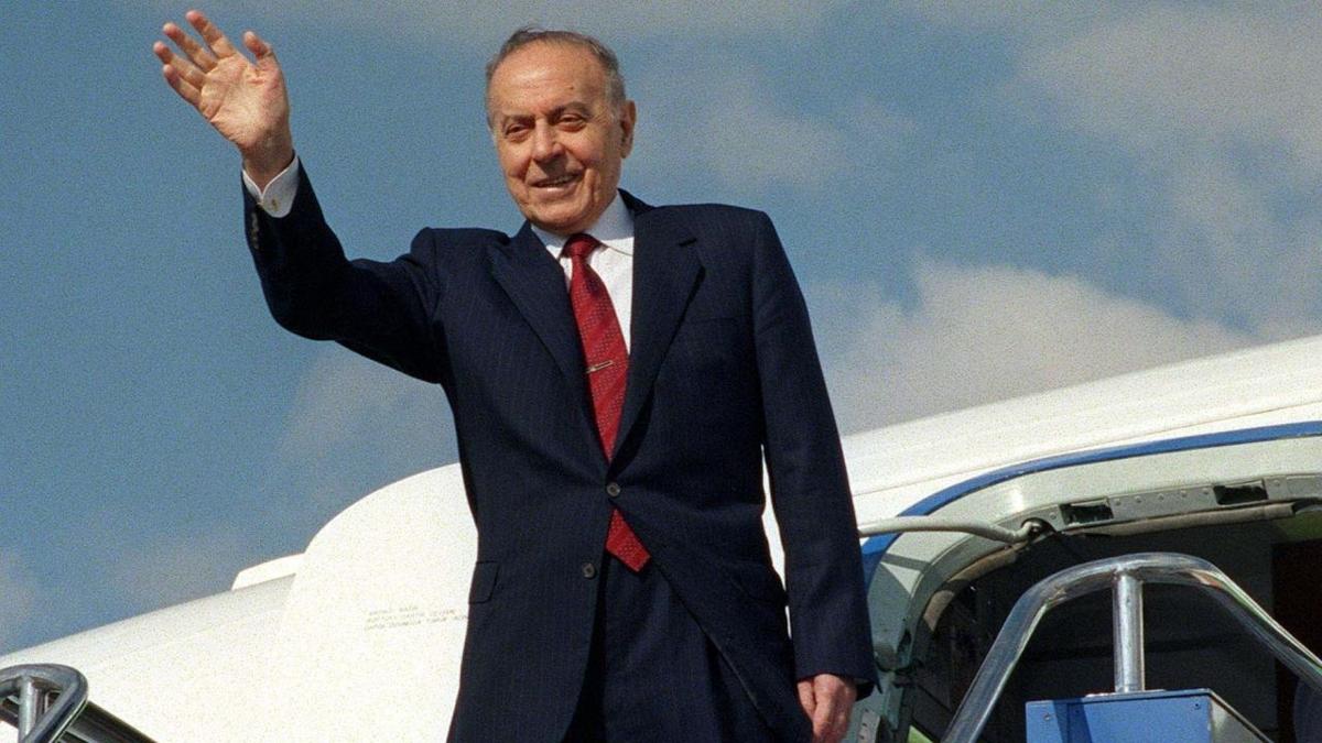 Azerbaycan'n mimar Haydar Aliyev'in vefatnn 21. yl