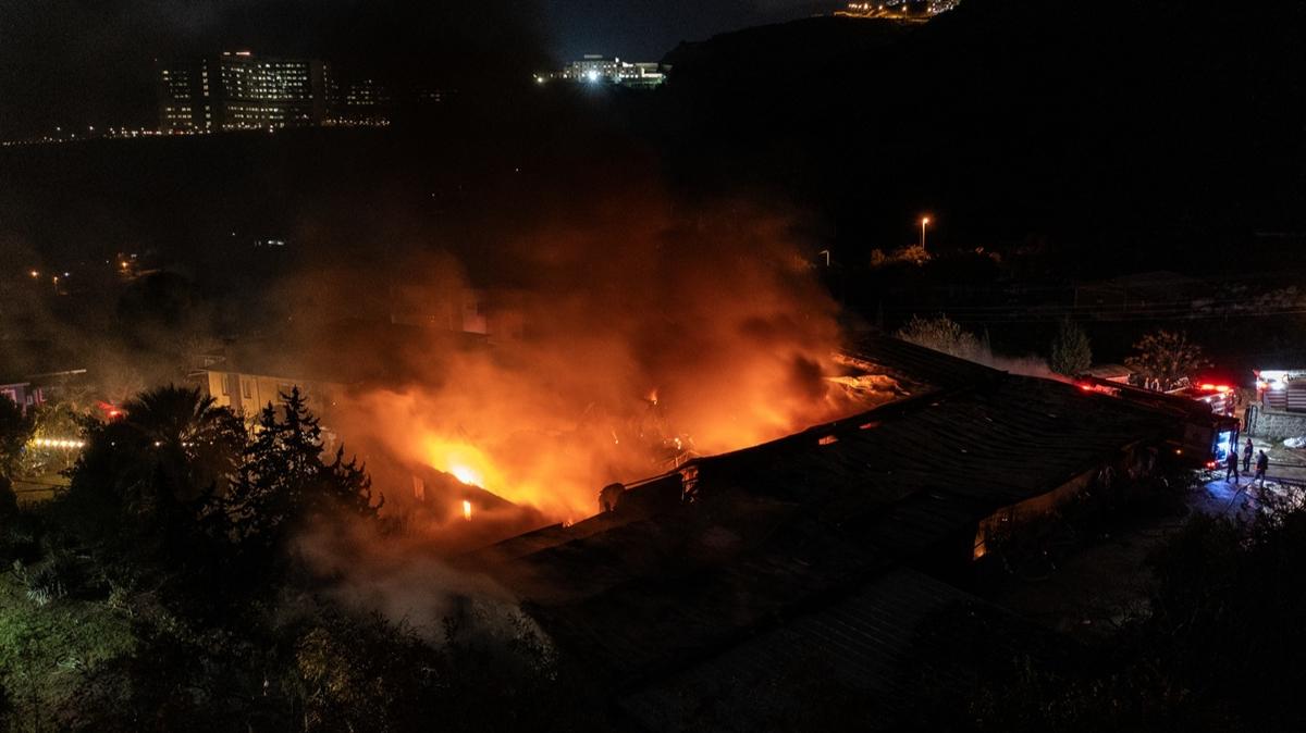 zmir'de tekstil fabrikasnda kan yangn sndrld