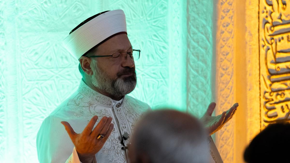 Trkiye genelinde Gazzeliler iin yats namaznda dua edildi