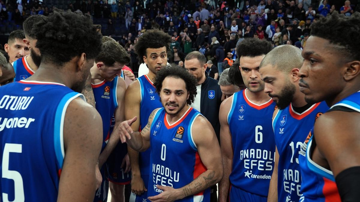 Anadolu Efes, Panathinaikos'u rahat geti