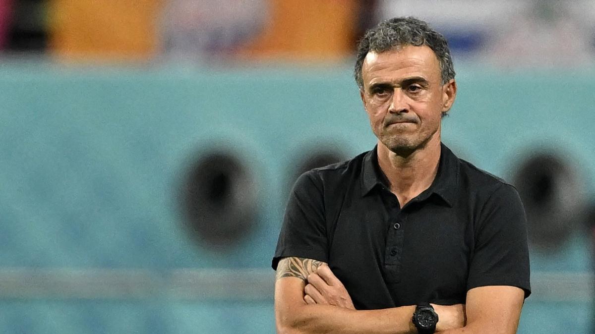  Luis Enrique iki oyuncunun biletini kesti