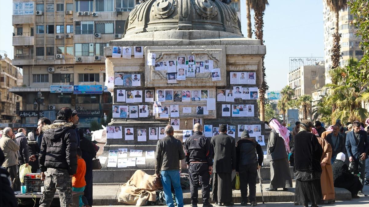 Astklar ilanlarla yaknlarn aryorlar: Binlerce mahkum kayboldu