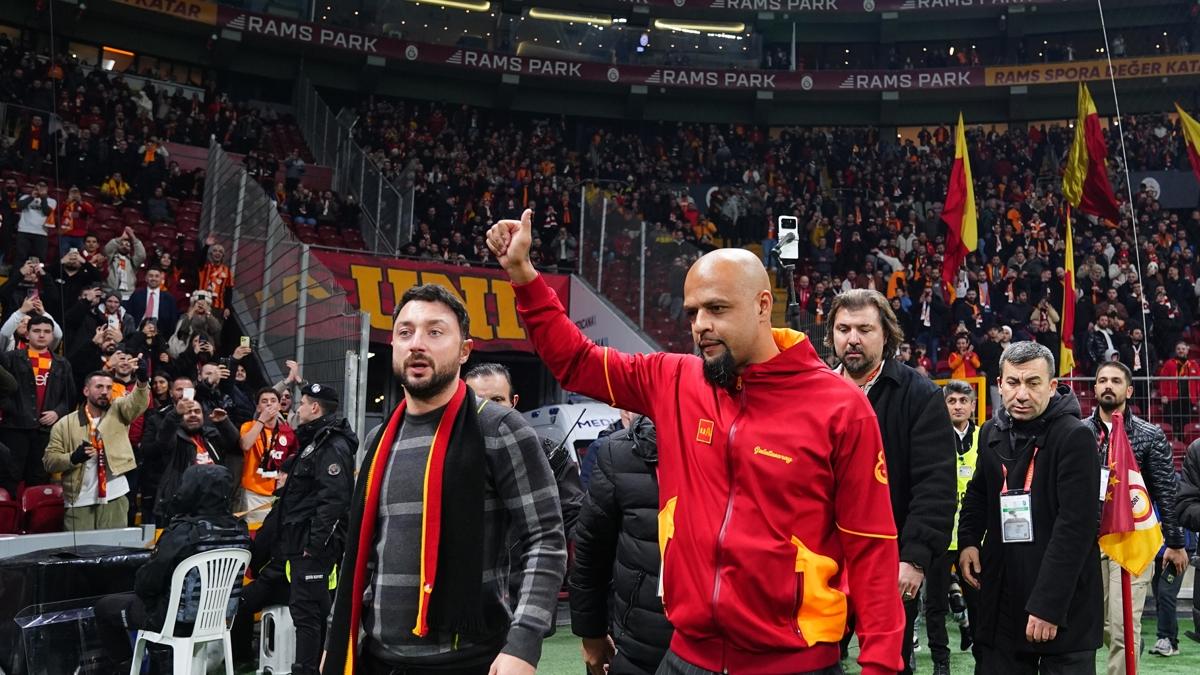 Galatasaray'dan Felipe Melo'ya plaket