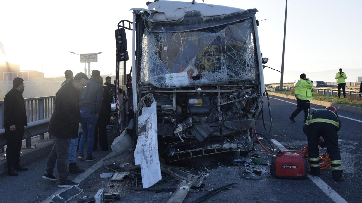 Manisa'da yrekleri aza getiren kaza! 22 kii yaraland