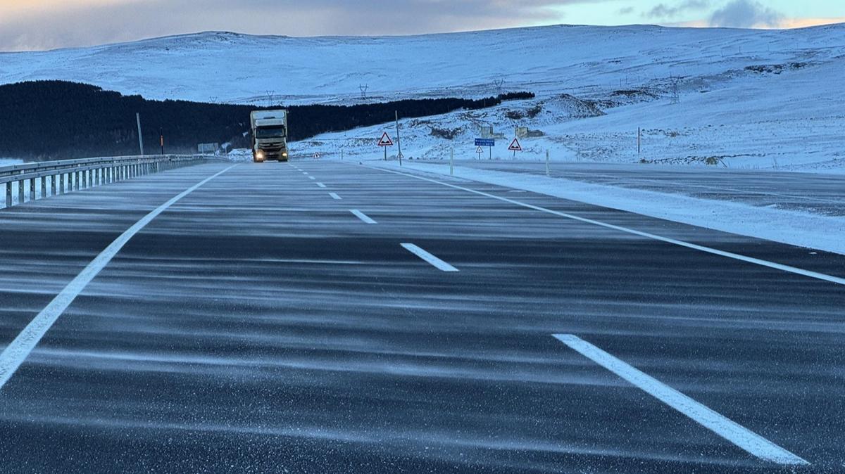Ardahan karla mcadele ediyor: Kapanan yollar ulama ald