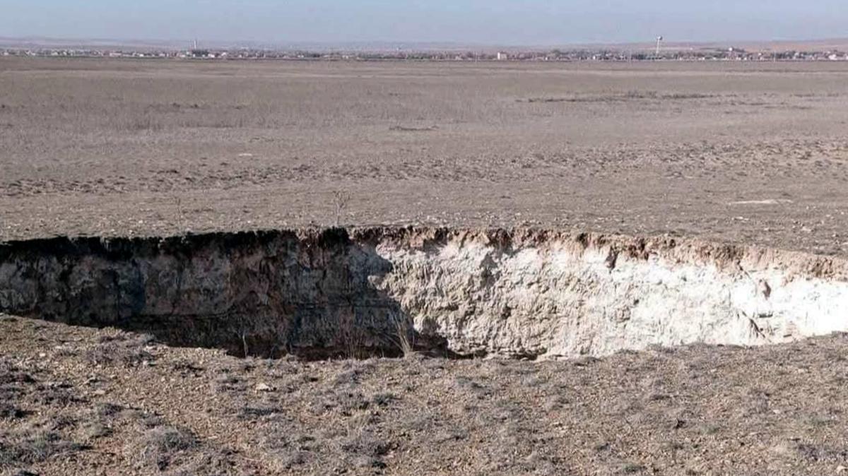 Konya'da 13 metre derinliinde, 15 metre apnda obruk olutu
