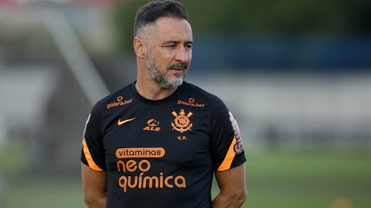 Vitor Pereira, Wolverhampton ile imzalad