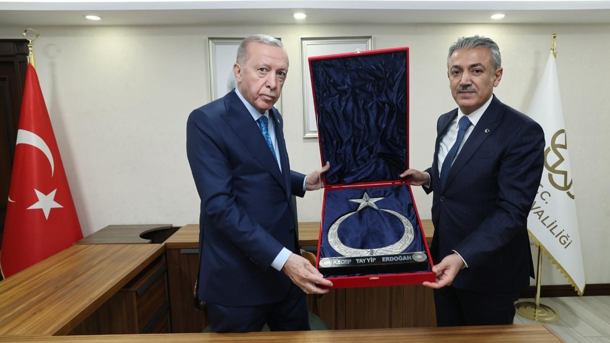 Cumhurbakan Erdoan, Mardin Valiliini ziyaret etti 