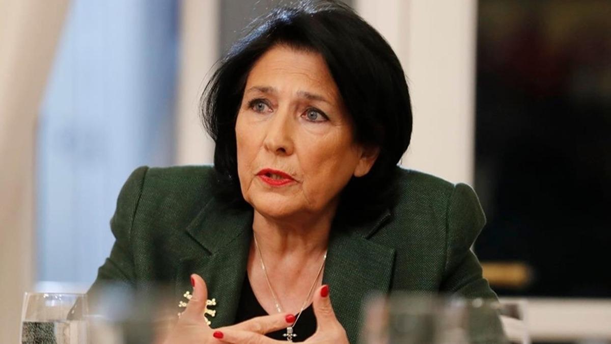 Cumhurbakan Zurabivili hkmete sre verdi: Seime gidin! 