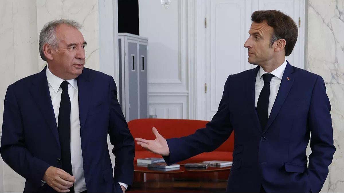 Fransa'da yeni dnem! Macron'un atad Bayrou yeni hkmet kurdu