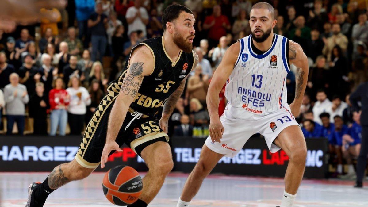 Anadolu Efes deplasmanda farkl kaybetti