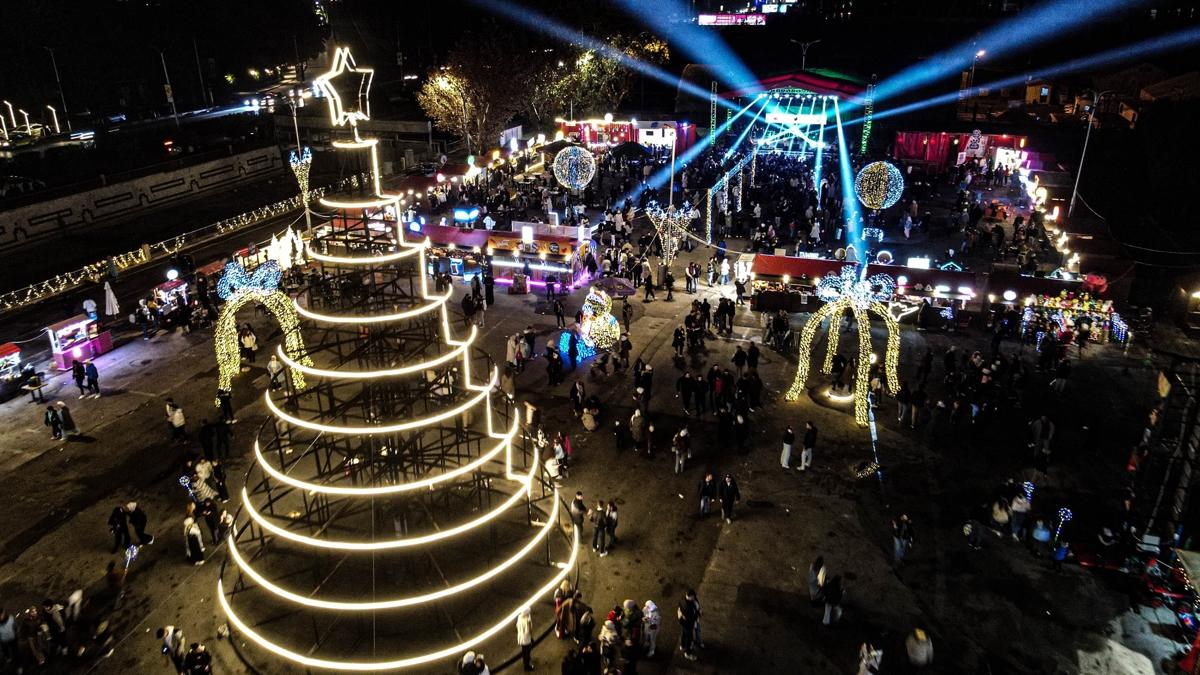 Lazkiye'deki Katolik Kilisesi nnde Noel kutland: Btn fikirlerimizle bir olmamz lazm