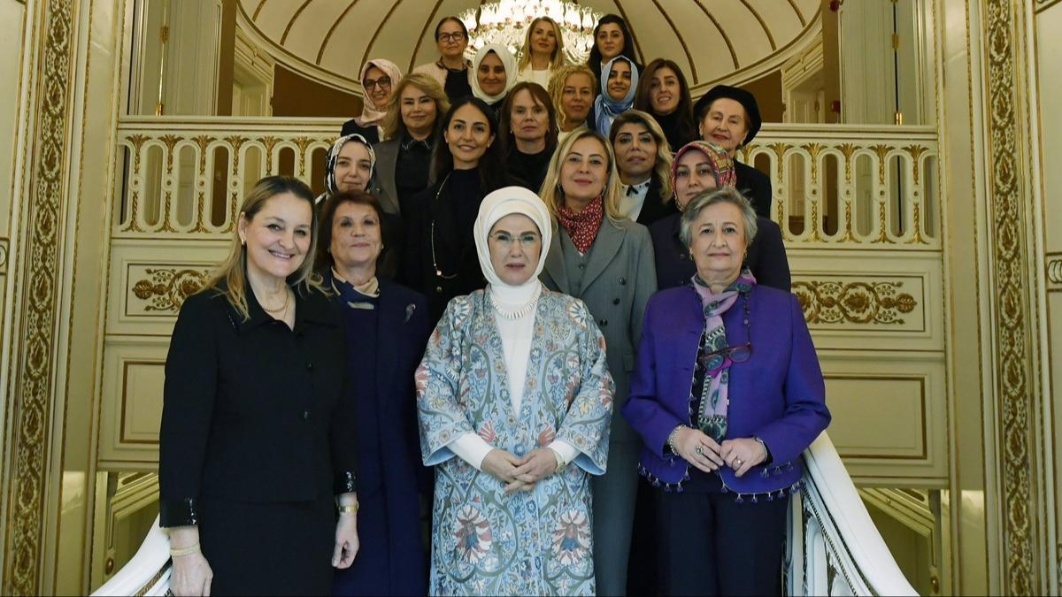 Emine Erdoan, TOGEM-DER Ynetim Kurulu yeleriyle grt