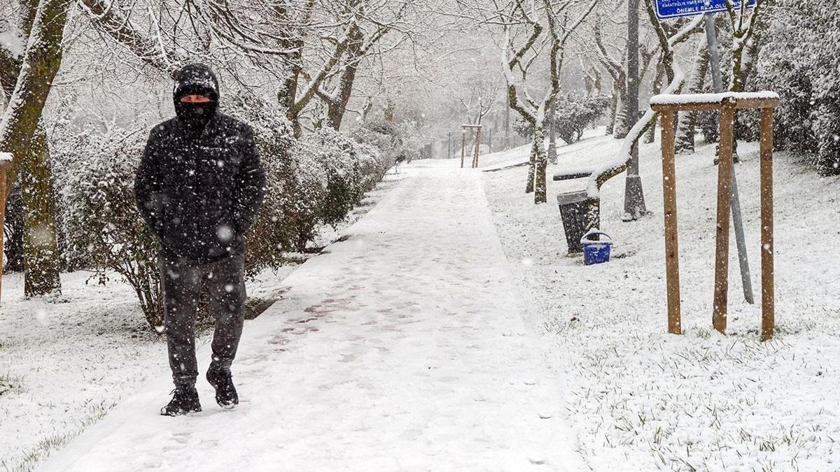 stanbul'a kar geliyor! Saat verildi