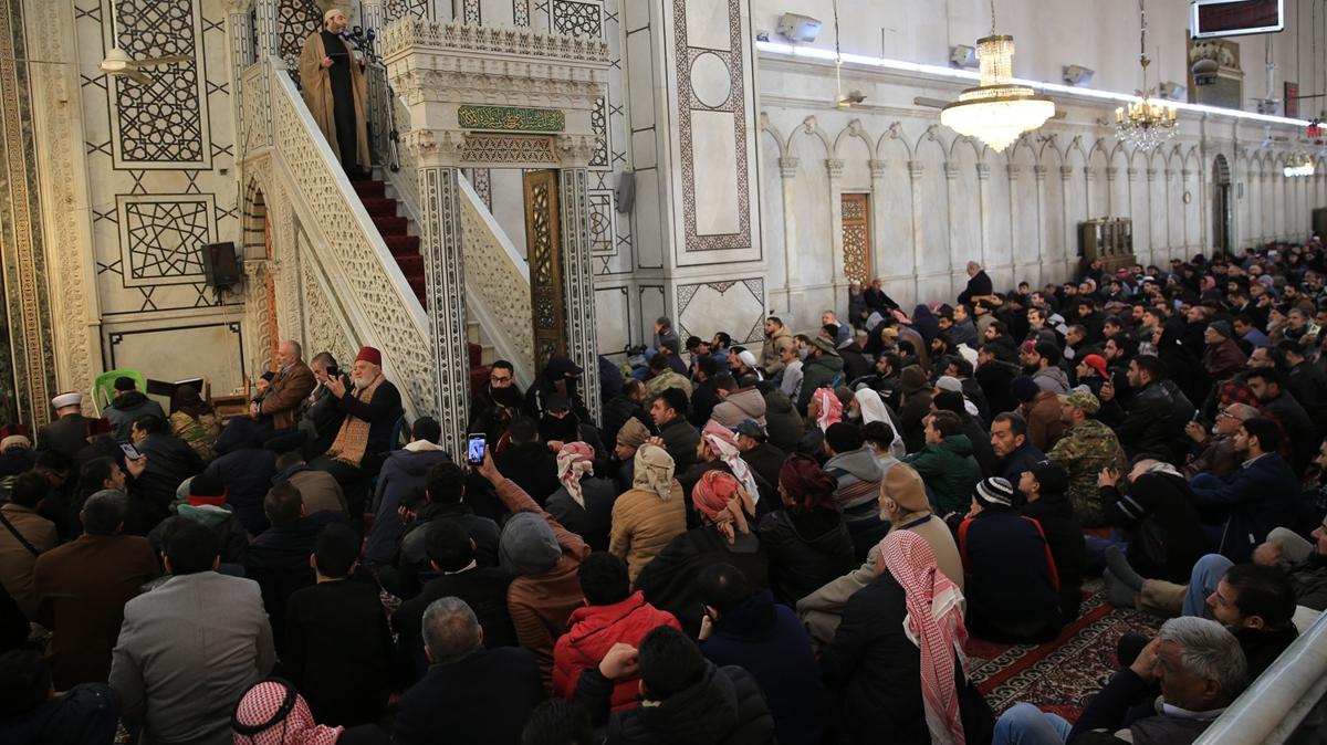 Suriyeliler Emevi Camii'ne akn etti