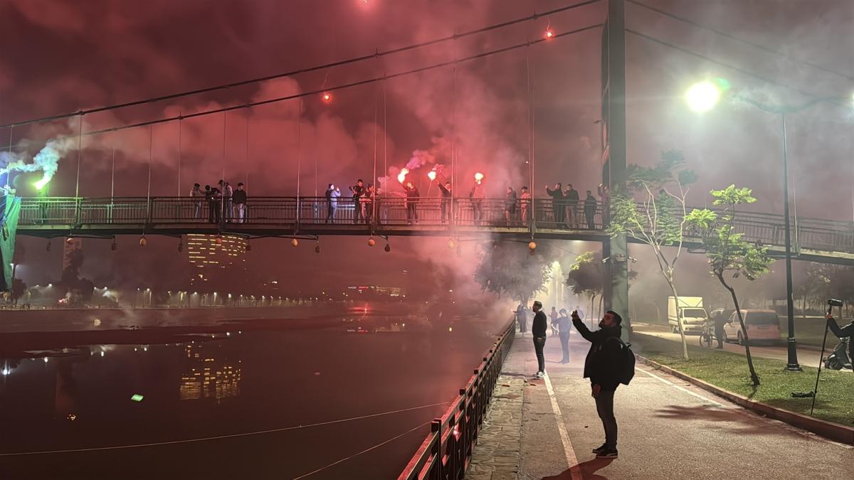 Adana Demirsporlu taraftarlar, kurulu yllarn kutlad