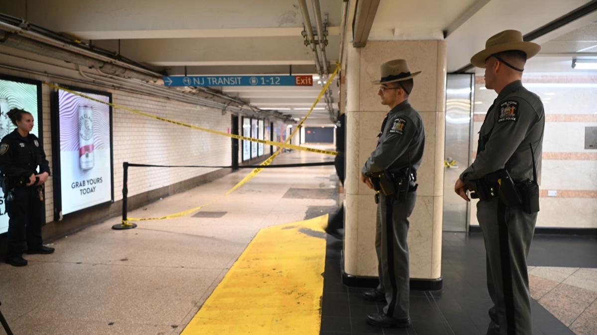 New York'taki metroda bir kiiyi diri diri yaktlar