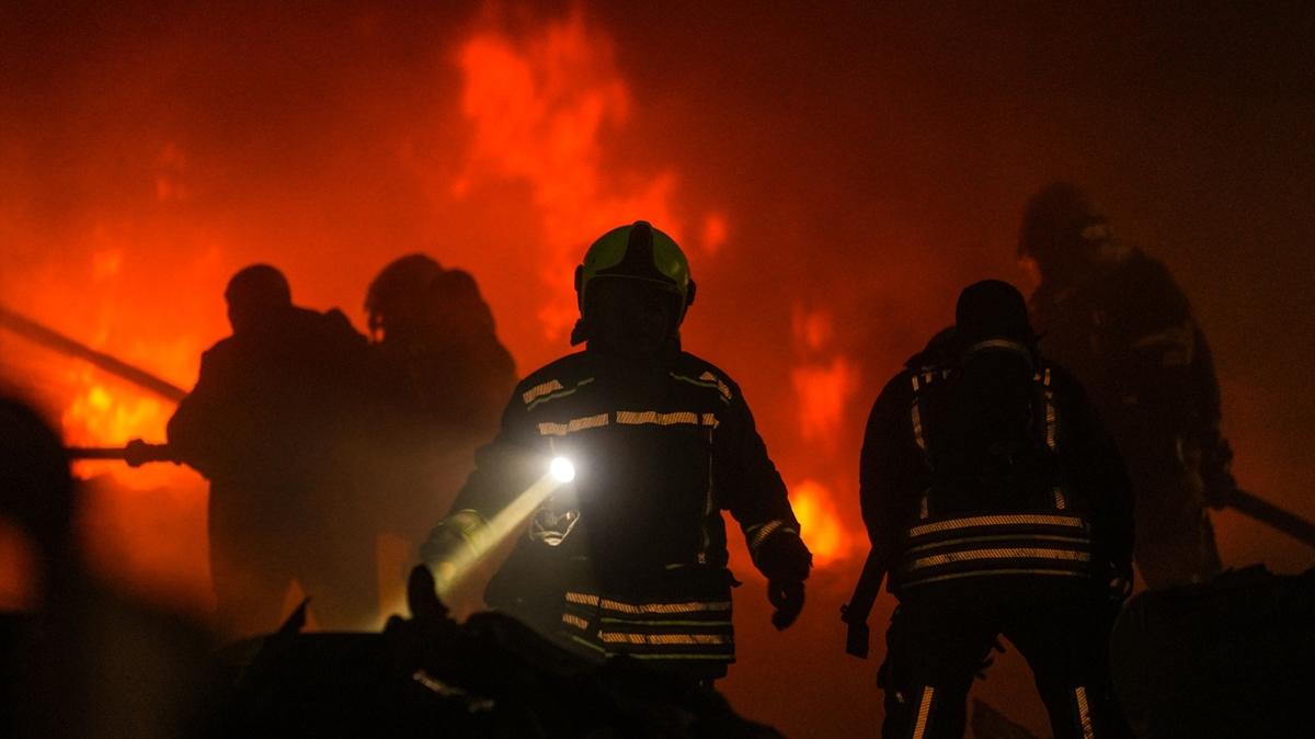 Ankara'da atk deposunda alev topuna dnd! Fabrika sahibi 'ok kr' diyerek aklad 