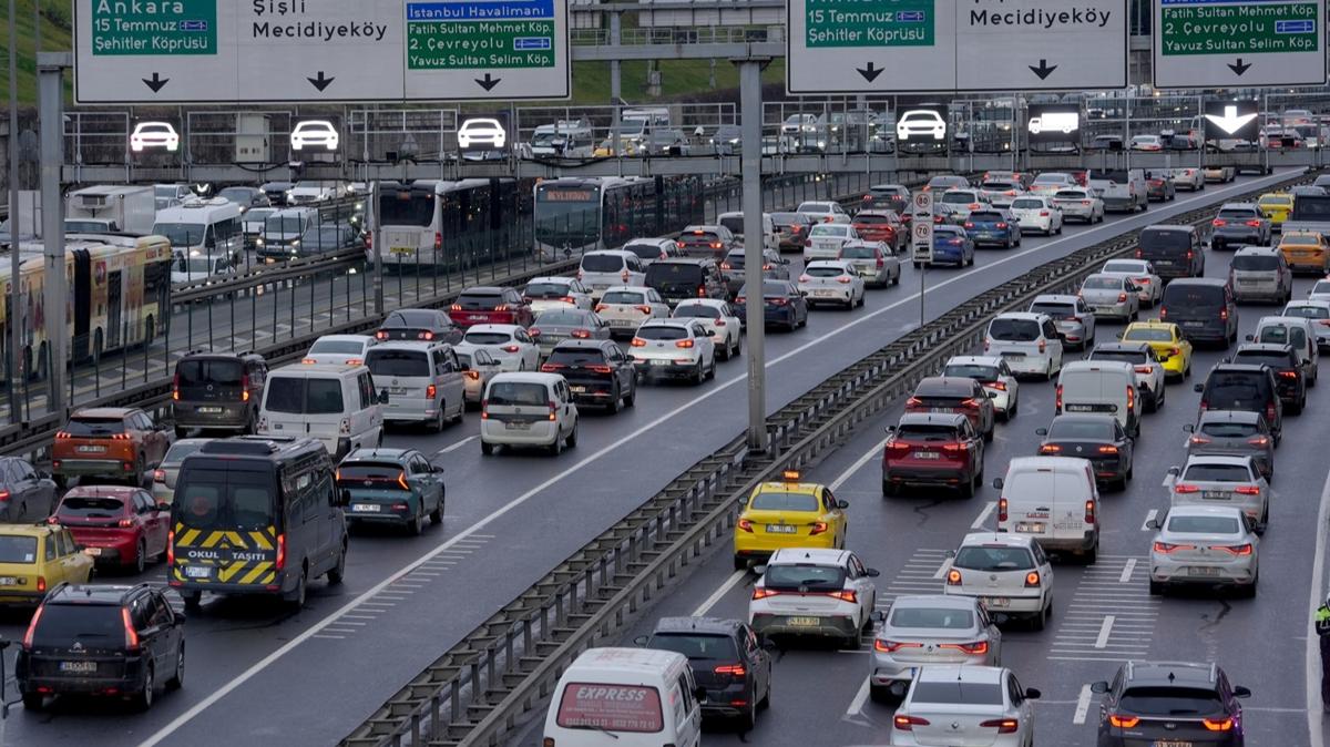 stanbul'da toplu tama ve trafikte younluk