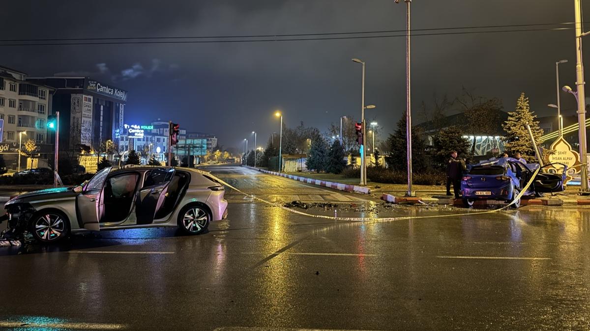 Malatya'da iki otomobilin arpt kazada 1 kii ld, 3 kii yaraland