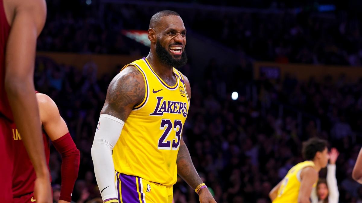 LeBron: 47 yana kadar oynayabilirim ama...