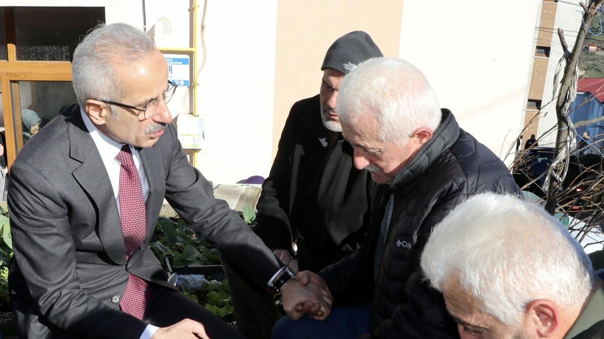 Bakan Uralolu'dan ldrlen PTT alannn ailesine taziye ziyareti