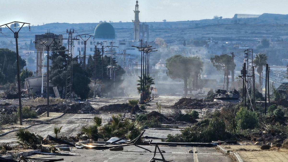 srail tanklar Suriye'de 4 beldede sivil yerleimleri tahrip edip geri ekildi