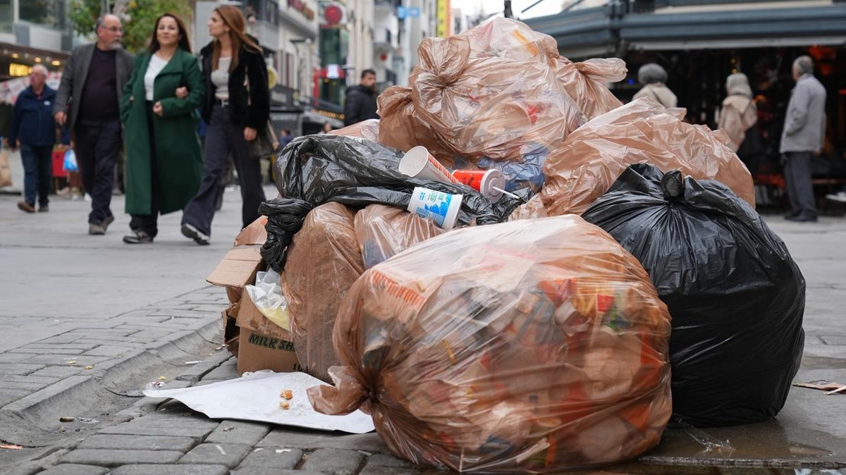 zmir'de iilerden grev karar! Sokaklar p yuvasna dnd