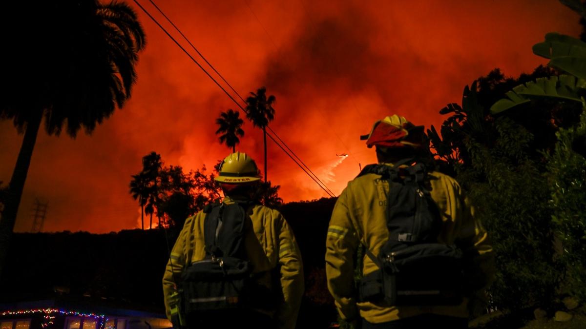 166 bin kiiye tahliye uyars! Los Angeles alev alev yanyor