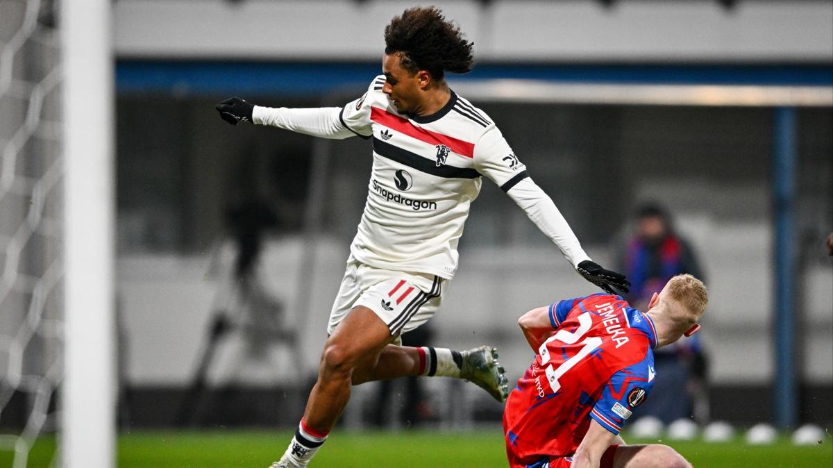 Joshua Zirkzee, Manchester United'dan ayrlmak istemiyor