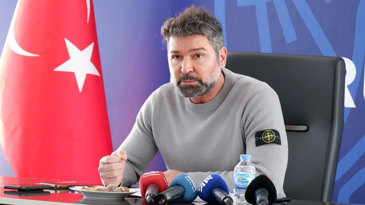 Hakan Kutlu: Antrenman sahamz kullanlamaz halde, stadmzn zemini ok kt 