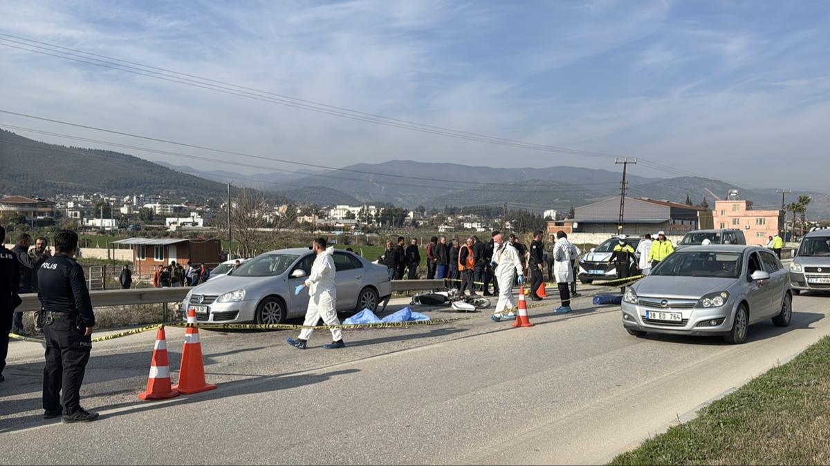 Hatay'da otomobile arparak ekicinin altnda kalan motosikletin srcs ld