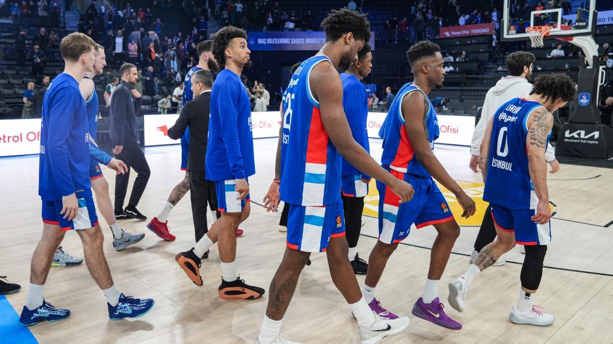 Anadolu Efes, Barcelona deplasmannda