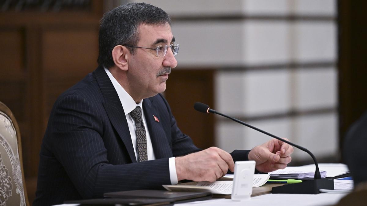 Ylmaz'dan yaryl tatili mesaj