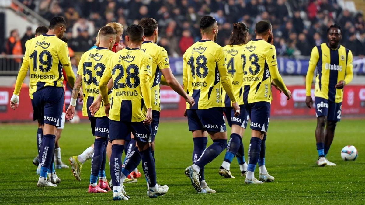 Fenerbahe'nin Adana Demirspor ma kamp kadrosu belli oldu