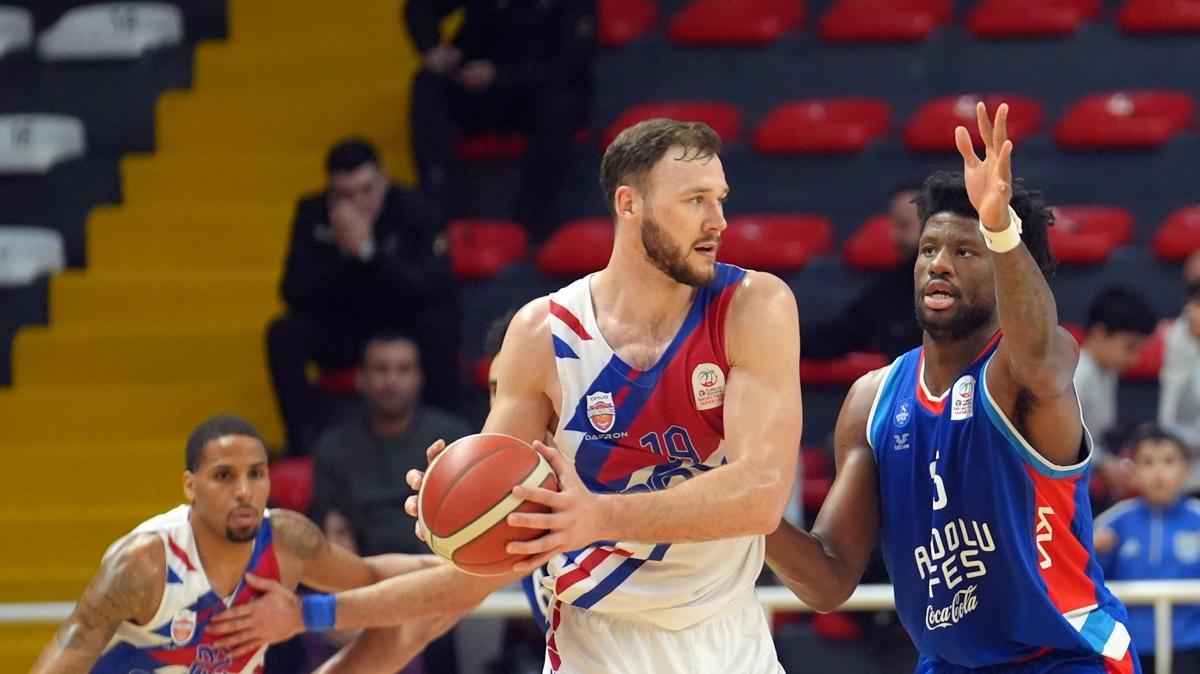 Anadolu Efes, son saniye basketiyle ykld