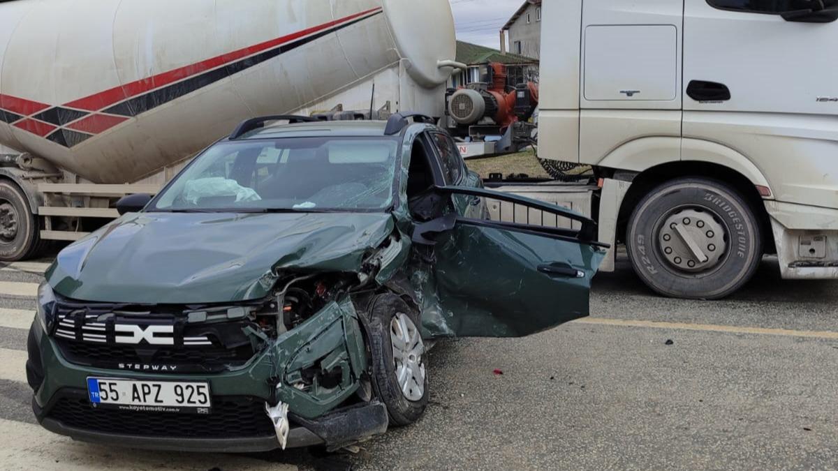 Samsun'da tr ile otomobil arpt: 2 yaral