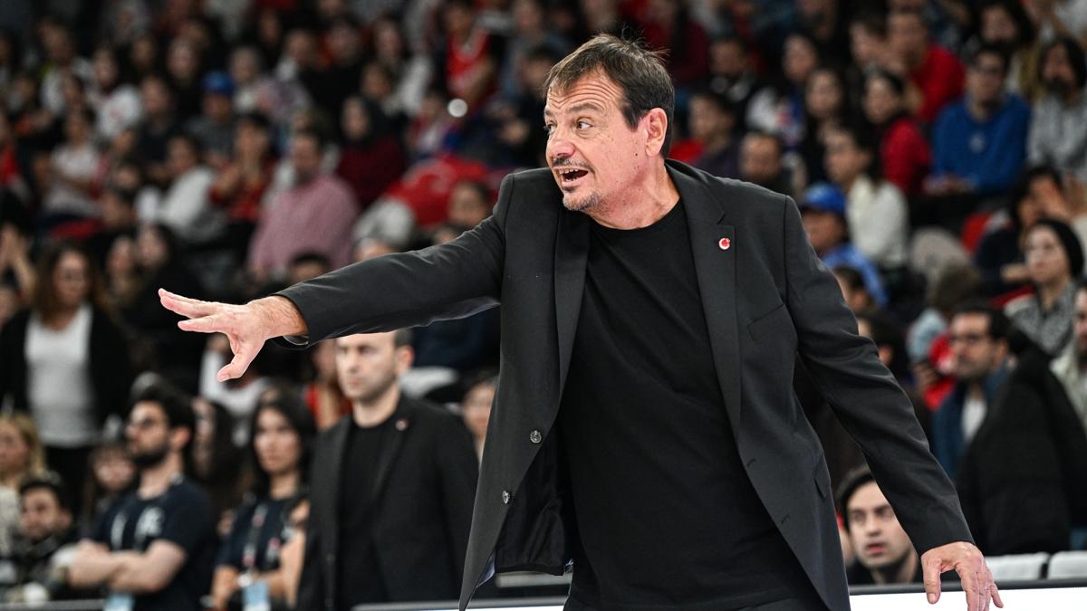 Ergin Ataman'n Panathinaikos'u derbide Olympiakos'u devirdi