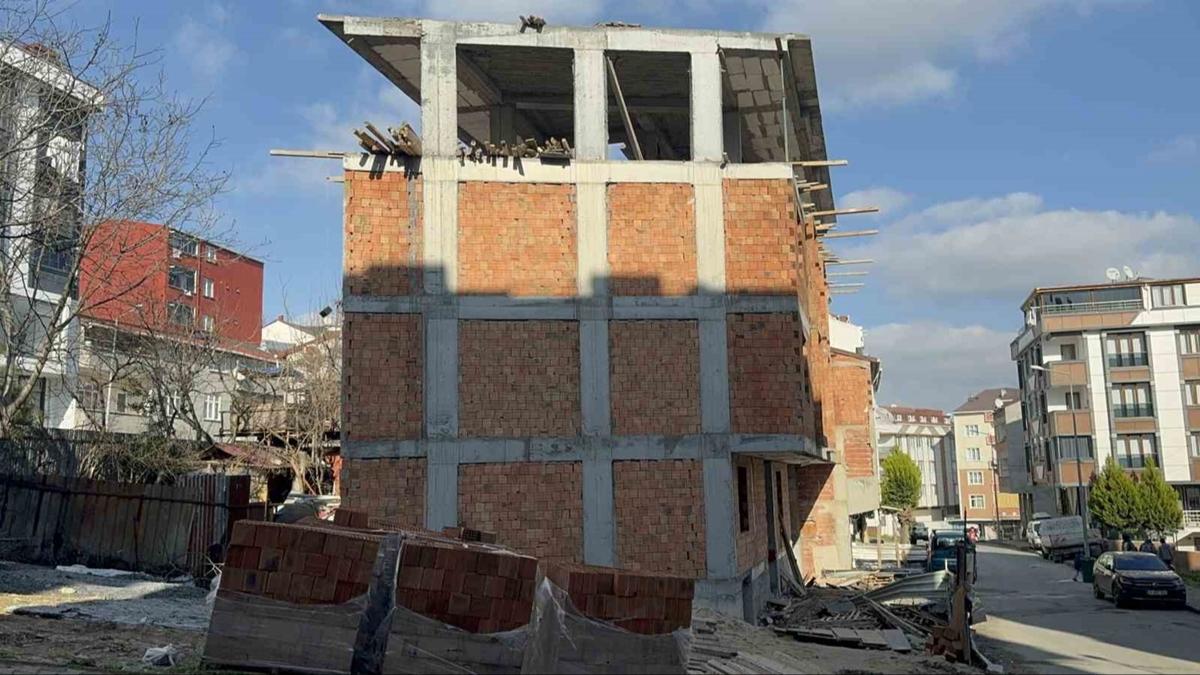 İnşaattan düşen işçi ağır yaralandı 
